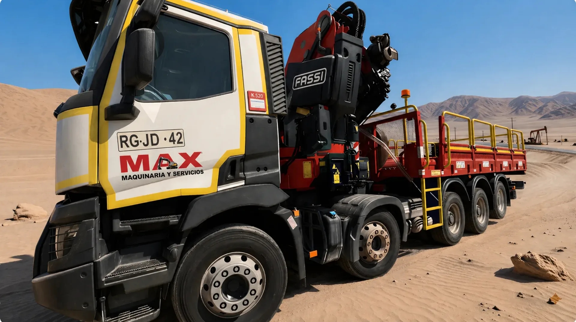 Camión pluma Maxservicios con grúa hidráulica listo para arriendo en Antofagasta